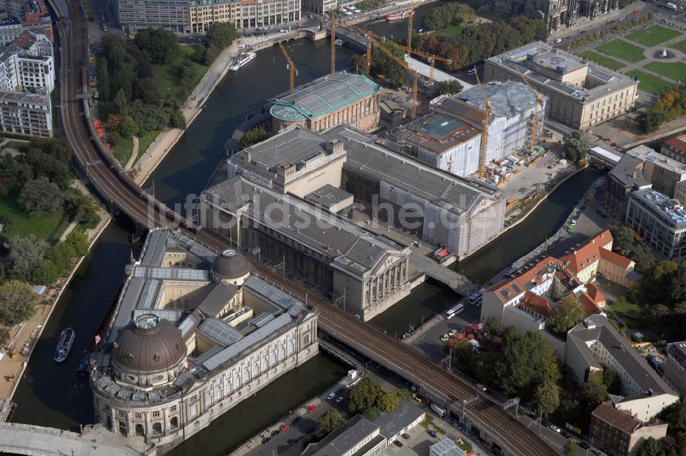 Berlin von oben - Restaurations- und Bauarbeiten auf der Berliner Museumsinsel in Mitte