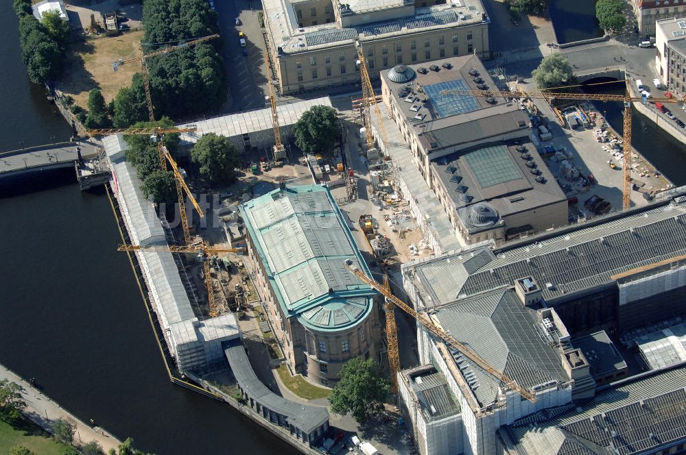 Berlin aus der Vogelperspektive: Restaurations- und Bauarbeiten auf der Berliner Museumsinsel in Mitte