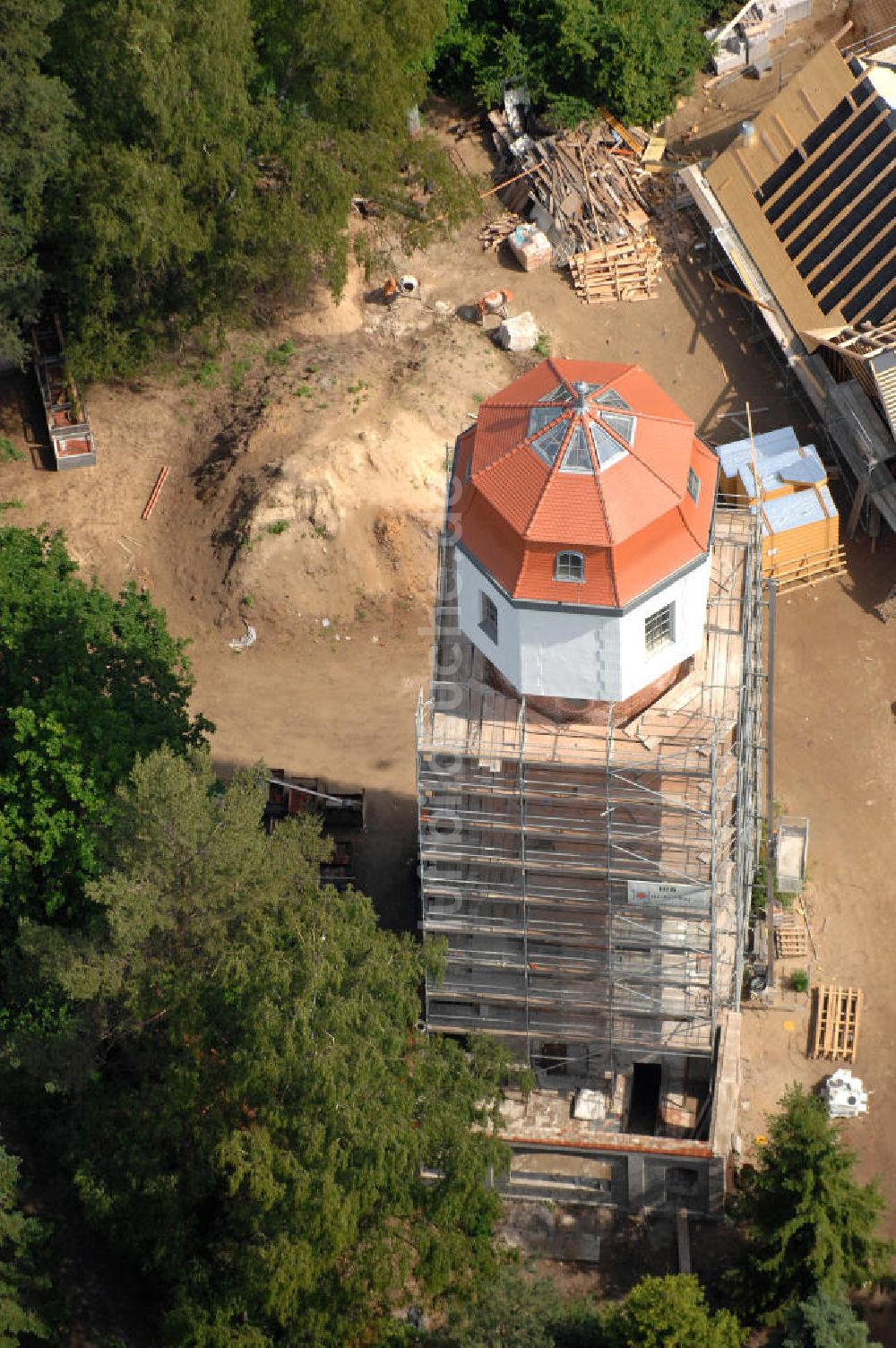 Luftaufnahme Graal-Müritz - Restaurationsarbeiten am Wasserturm in Graal-Müritz in Mecklenburg-Vorpommern