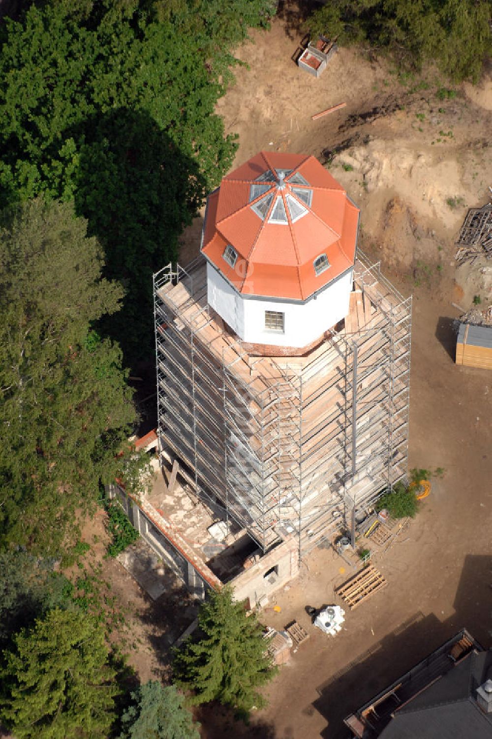 Graal-Müritz von oben - Restaurationsarbeiten am Wasserturm in Graal-Müritz in Mecklenburg-Vorpommern