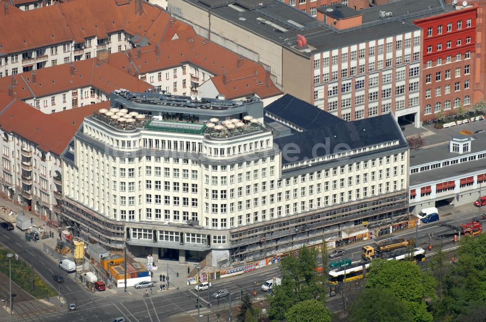 Berlin aus der Vogelperspektive: restauriertes Haus der Einheit in Berlin- Mitte