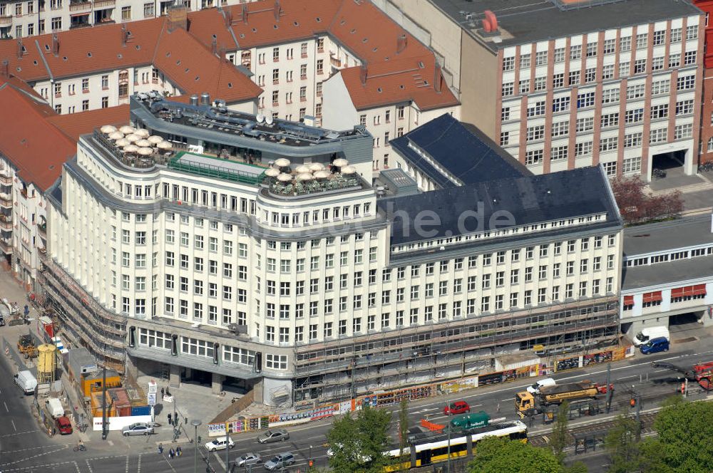 Berlin von oben - restauriertes Haus der Einheit in Berlin- Mitte