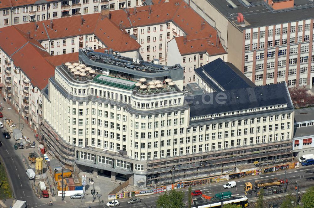 Berlin aus der Vogelperspektive: restauriertes Haus der Einheit in Berlin- Mitte