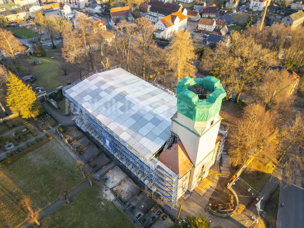 Luftbild Großröhrsdorf - Restaurierung des Kirchengebäude in Großröhrsdorf im Bundesland Sachsen, Deutschland