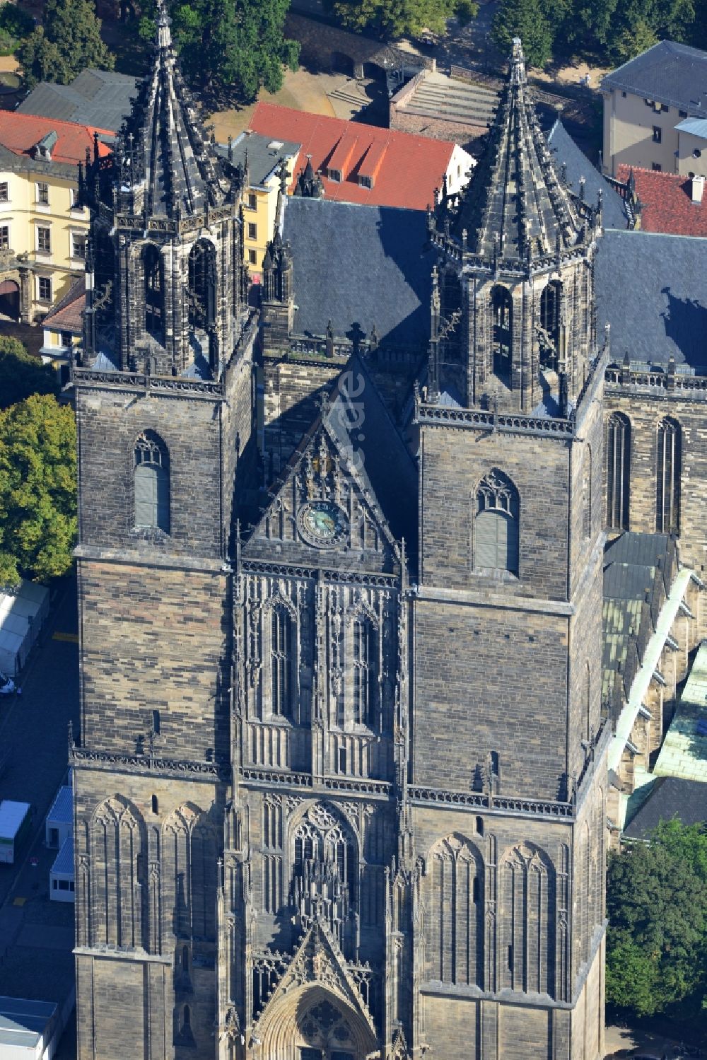 Magdeburg aus der Vogelperspektive: Restaurierung der Türme des Dom zu Magdeburg in Sachsen-Anhalt