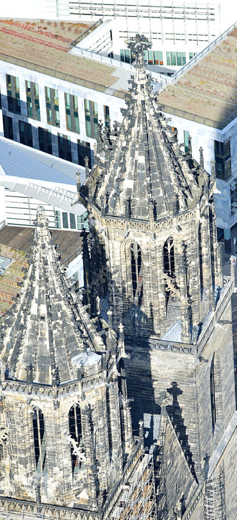 Magdeburg aus der Vogelperspektive: Restaurierung der Türme des Magdeburger Doms