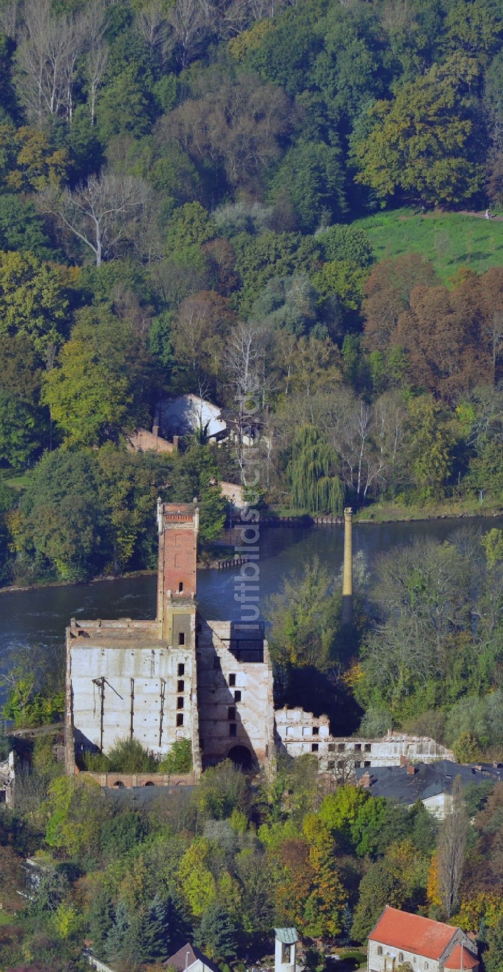 Halle (Saale) aus der Vogelperspektive: Reste der Fabrik- Ruine auf dem Altböllberg in Halle (Saale) im Bundesland Sachsen-Anhalt