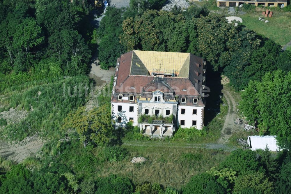 Luftbild Markkleeberg - Reste der Ruine am Schlosspark des ehemaligen Schloß an der Hauptstraße - Pleißeradweg in Markkleeberg im Bundesland Sachsen