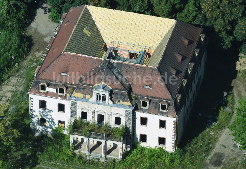 Luftbild Markkleeberg - Reste der Ruine am Schlosspark des ehemaligen Schloß an der Hauptstraße - Pleißeradweg in Markkleeberg im Bundesland Sachsen