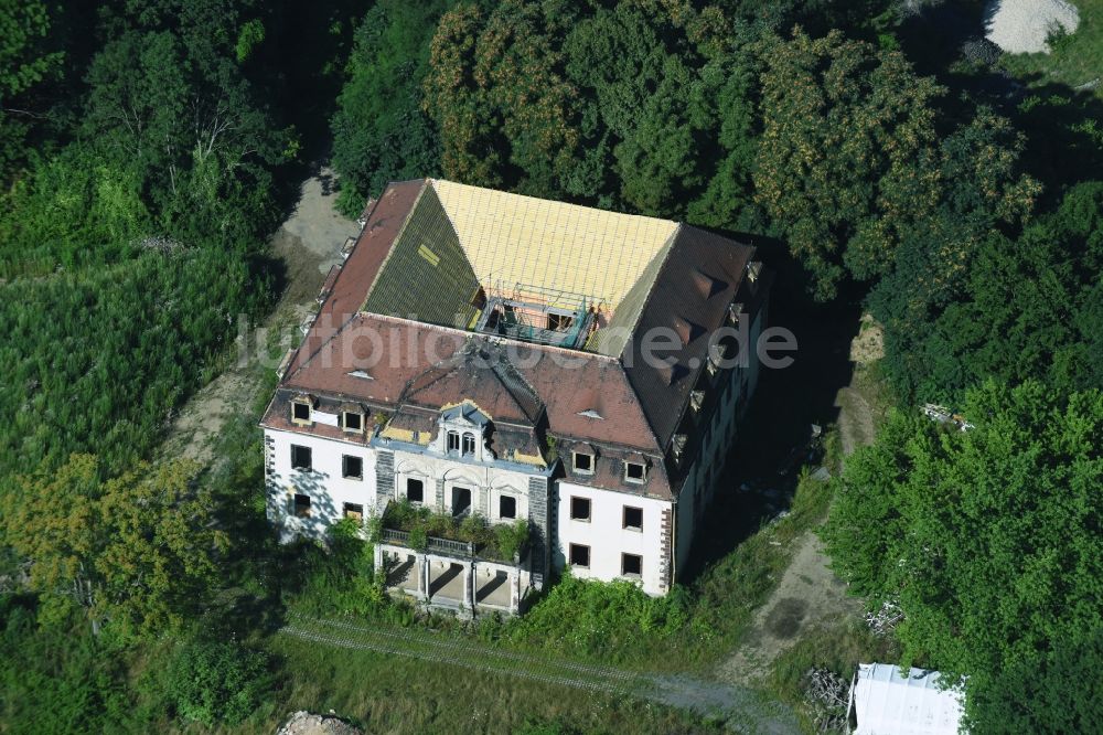 Luftaufnahme Markkleeberg - Reste der Ruine am Schlosspark des ehemaligen Schloß an der Hauptstraße - Pleißeradweg in Markkleeberg im Bundesland Sachsen