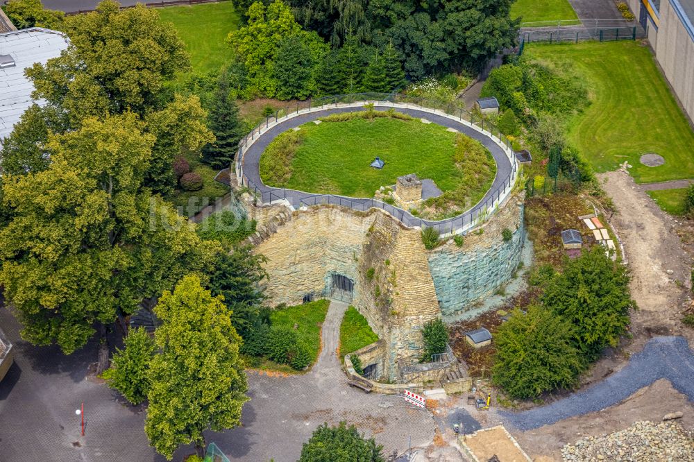 Luftaufnahme Werl - Reste der Ruine am Schlosspark des ehemaligen Schloß des kurfürstlichen Stadtschlosses in Werl im Bundesland Nordrhein-Westfalen, Deutschland