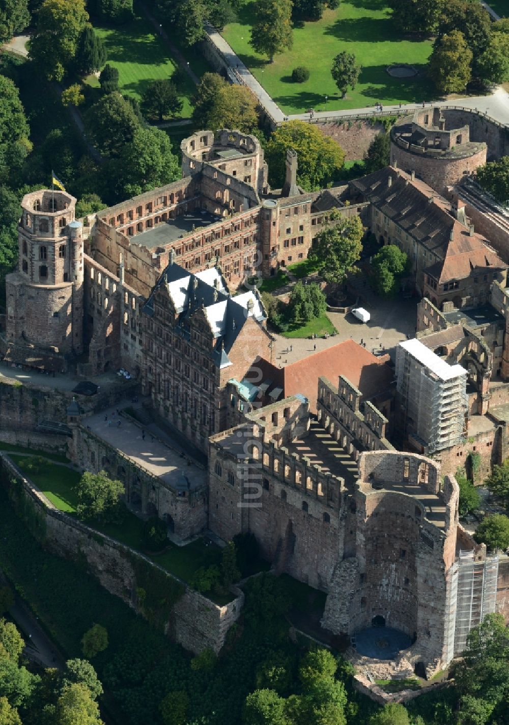 Luftaufnahme Heidelberg - Reste der Ruine am Schlosspark des ehemaligen Schloß Schloss Heidelberg am Schlosshof in Heidelberg im Bundesland Baden-Württemberg