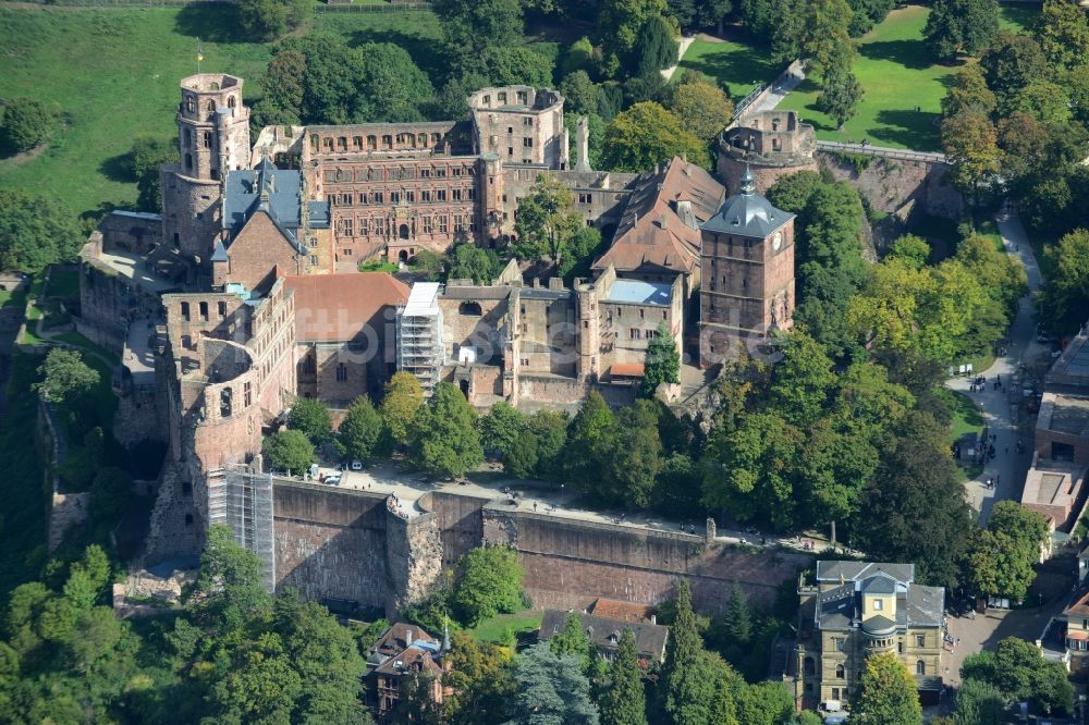 Heidelberg aus der Vogelperspektive: Reste der Ruine am Schlosspark des ehemaligen Schloß Schloss Heidelberg am Schlosshof in Heidelberg im Bundesland Baden-Württemberg