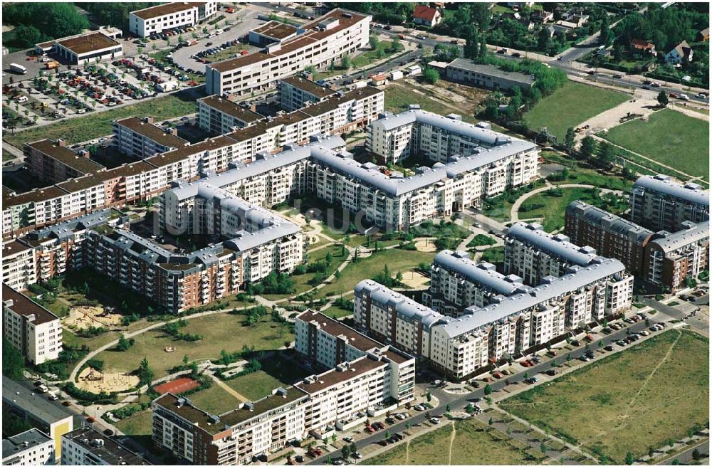 Berlin-Hohenschönhausen aus der Vogelperspektive: Retuschierte Fassung des Wohngebietes Weiße Taube der UG MAX AICHER an der Landsberger Allee in Berlin - Hohenschönhausen