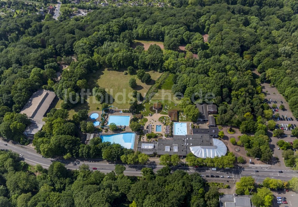 Oberhausen aus der Vogelperspektive: Revierpark Vonderort mit Solbad und Therme in Oberhausen in Nordrhein-Westfalen