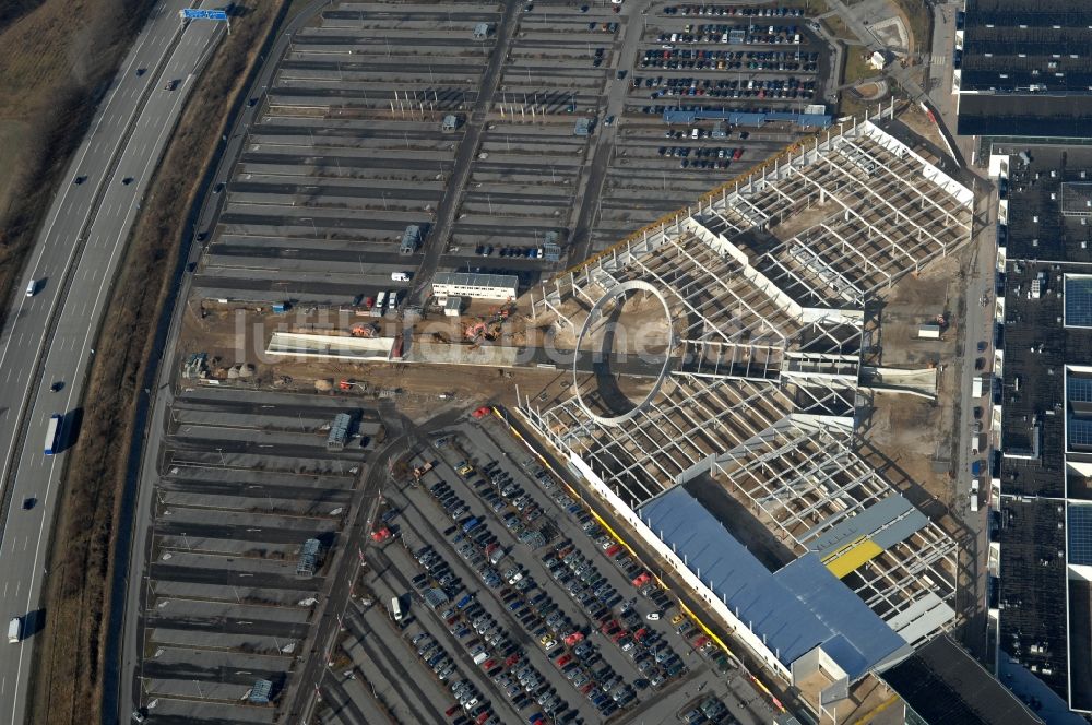 Luftaufnahme Wildau - Revitalisierung und Erweiterungs- Baustelle am Gebäudekomplex des Einkaufszentrum A10 Center im Ortsteil Kiekebusch in Wildau im Bundesland Brandenburg, Deutschland