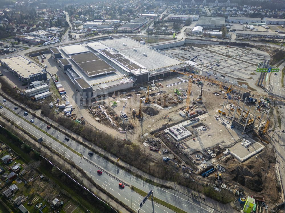 Dresden aus der Vogelperspektive: Revitalisierung und Erweiterungs- Baustelle am Gebäudekomplex des Einkaufszentrum Kaufpark Dresden in Dresden im Bundesland Sachsen, Deutschland