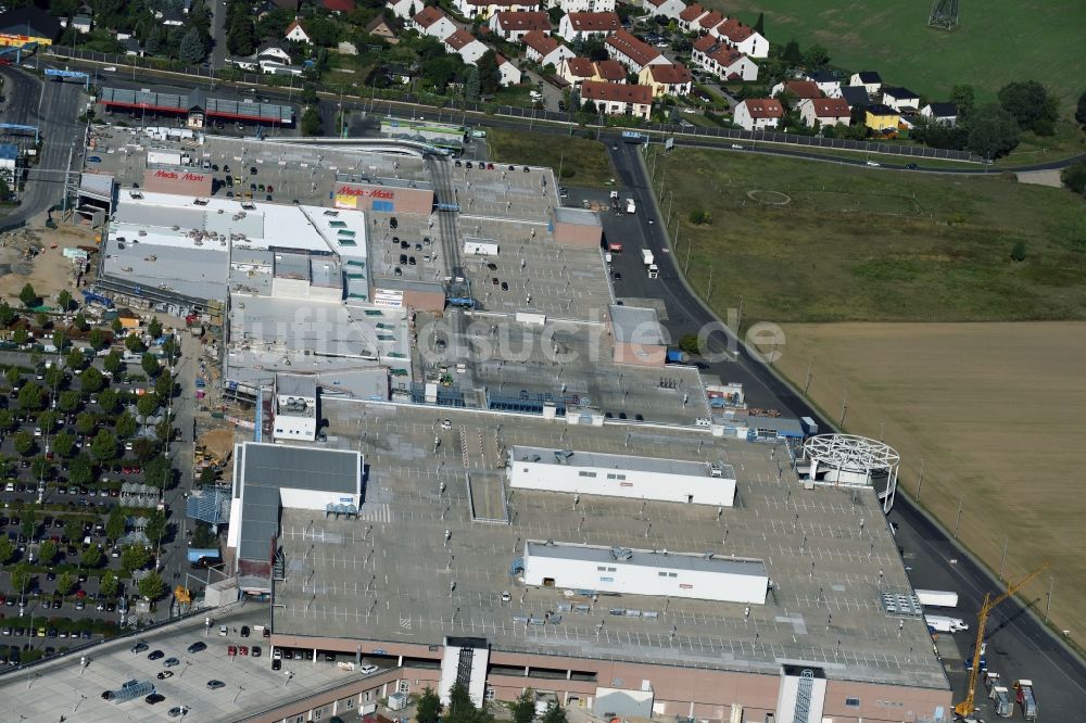 Ahrensfelde von oben - Revitalisierung und Erweiterungs- Baustelle am Gebäudekomplex des Einkaufszentrum KaufPark Eiche der Unibail-Rodamco Germany GmbH in Ahrensfelde im Bundesland Brandenburg