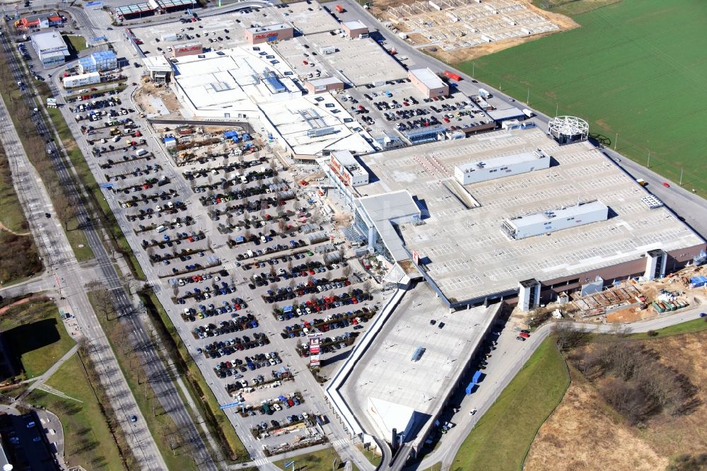 Luftaufnahme Eiche - Revitalisierung und Erweiterungs- Baustelle am Gebäudekomplex des Einkaufszentrum KaufPark Eiche der Unibail-Rodamco Germany GmbH in Ahrensfelde im Bundesland Brandenburg