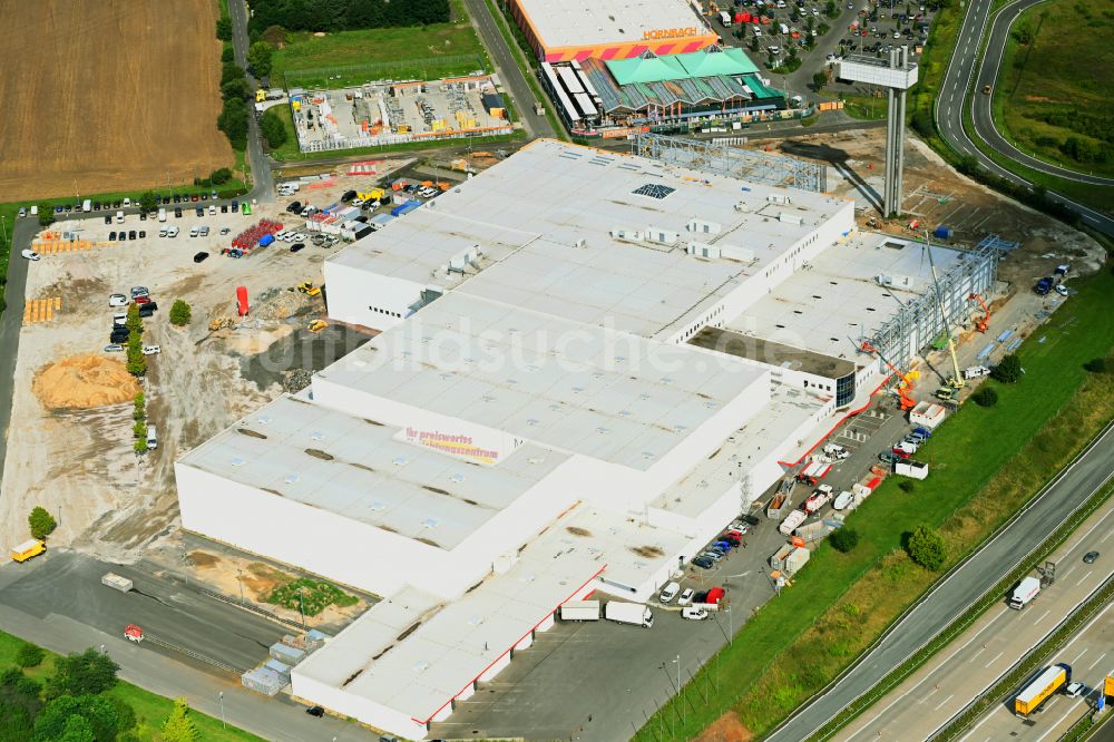 Fredersdorf-Vogelsdorf von oben - Revitalisierung und Erweiterungs- Baustelle am Gebäudekomplex des Einkaufszentrum Möbel Höffner in Fredersdorf-Vogelsdorf im Bundesland Brandenburg, Deutschland