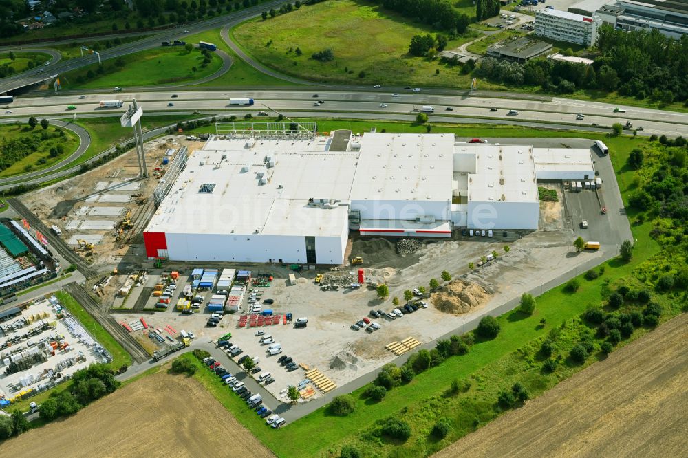 Fredersdorf-Vogelsdorf aus der Vogelperspektive: Revitalisierung und Erweiterungs- Baustelle am Gebäudekomplex des Einkaufszentrum Möbel Höffner in Fredersdorf-Vogelsdorf im Bundesland Brandenburg, Deutschland