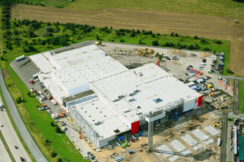 Luftbild Fredersdorf-Vogelsdorf - Revitalisierung und Erweiterungs- Baustelle am Gebäudekomplex des Einkaufszentrum Möbel Höffner in Fredersdorf-Vogelsdorf im Bundesland Brandenburg, Deutschland