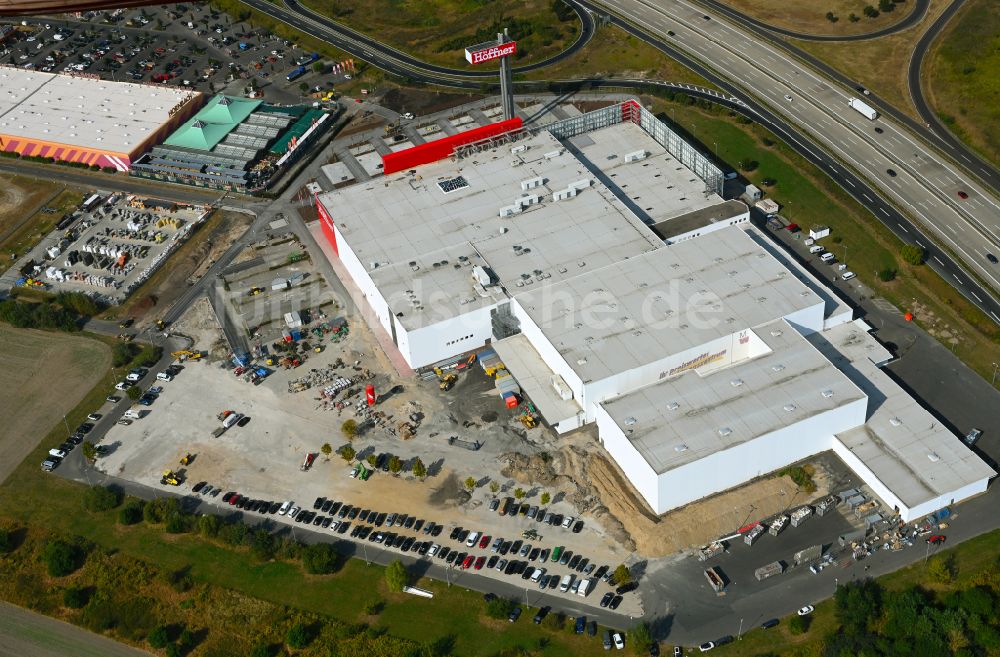 Luftbild Fredersdorf-Vogelsdorf - Revitalisierung und Erweiterungs- Baustelle am Gebäudekomplex des Einkaufszentrum Möbel Höffner in Fredersdorf-Vogelsdorf im Bundesland Brandenburg, Deutschland