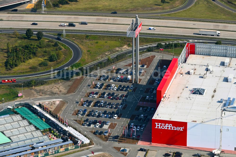 Luftbild Fredersdorf-Vogelsdorf - Revitalisierung und Erweiterungs- Baustelle am Gebäudekomplex des Einkaufszentrum Möbel Höffner in Fredersdorf-Vogelsdorf im Bundesland Brandenburg, Deutschland