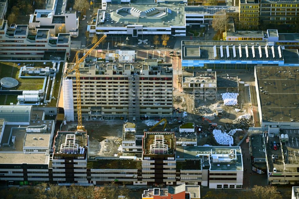 Luftbild Berlin - Revitalisierung und Erweiterungs- Baustelle am Gebäudekomplex des Einkaufszentrum Märkische Zentrum im Ortsteil Märkisches Viertel in Berlin, Deutschland