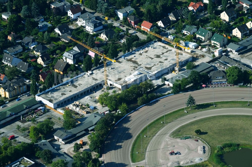 Luftbild Berlin - Revitalisierung und Erweiterungs- Baustelle am Gebäudekomplex des Einkaufszentrum Titlisweg im Ortsteil Mariendorf in Berlin, Deutschland