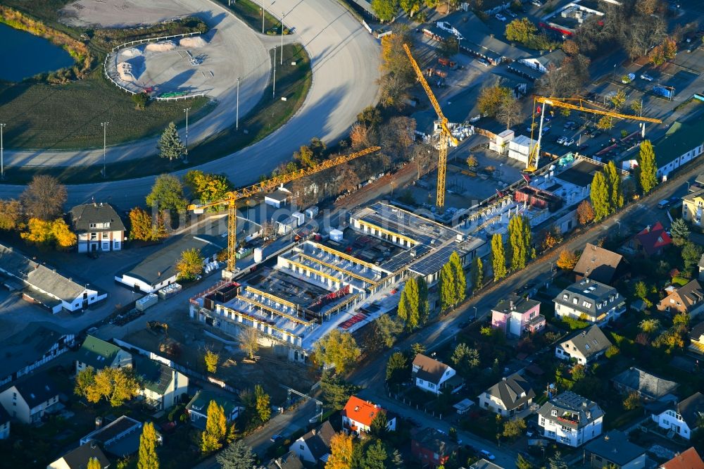 Berlin von oben - Revitalisierung und Erweiterungs- Baustelle am Gebäudekomplex des Einkaufszentrum Titlisweg im Ortsteil Mariendorf in Berlin, Deutschland