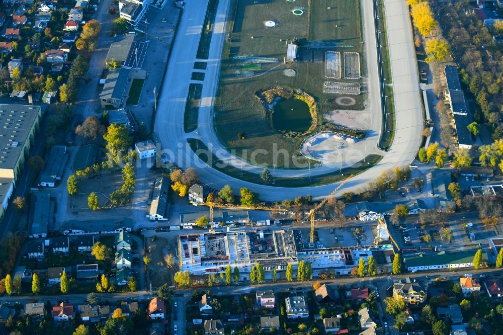 Berlin von oben - Revitalisierung und Erweiterungs- Baustelle am Gebäudekomplex des Einkaufszentrum Titlisweg im Ortsteil Mariendorf in Berlin, Deutschland