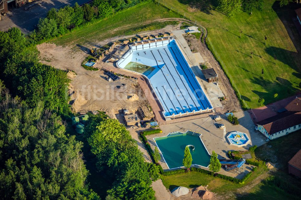 Wittingen von oben - Revitalisierung des Freibad- Schwimmbeckenanlagen Ernst-Siemer-Bad Wittingen in Wittingen im Bundesland Niedersachsen, Deutschland