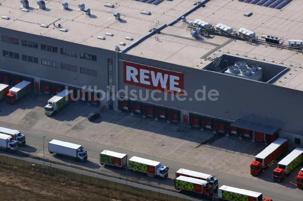 Oranienburg von oben - Rewe - Logistikzentrum in Oranienburg im Bundesland Brandenburg