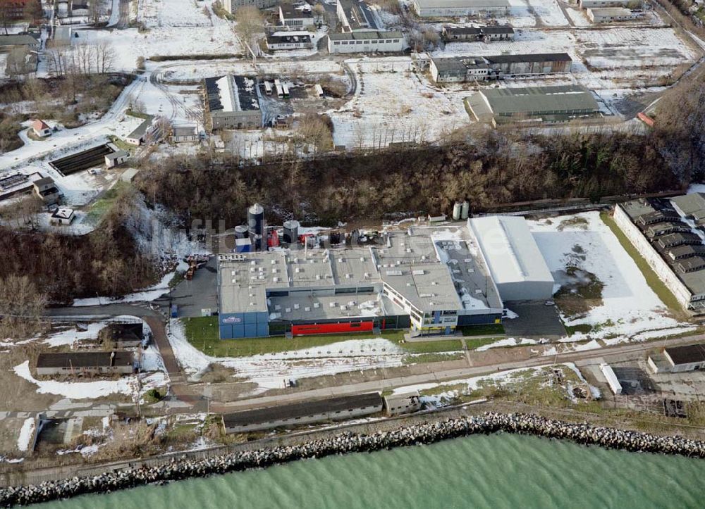 Luftbild Saßnitz / Rügen - MV - RÜGEN-FISCH Werk am Hafen Saßnitz auf der Insel Rügen.