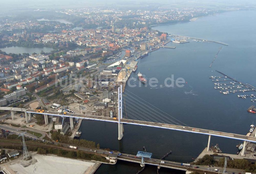 Stralsund von oben - Rügendamm Brücke/größtes deutsches Brückenbauvorhaben