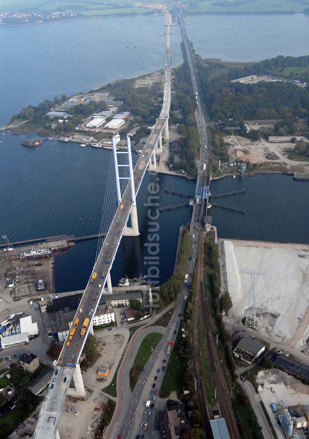 Stralsund von oben - Rügendamm Brücke/größtes deutsches Brückenbauvorhaben