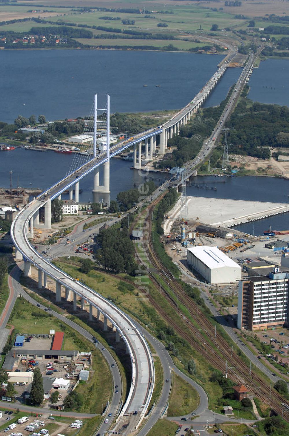 Stralsund von oben - Rügendamm Brücke/größtes deutsches Brückenbauvorhaben