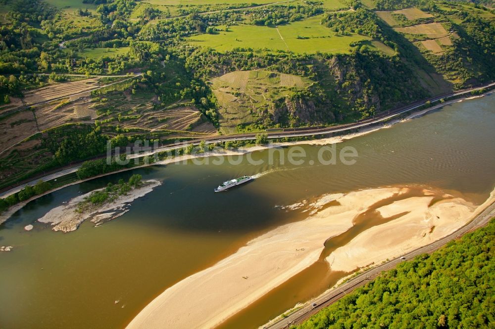 Oberwesel aus der Vogelperspektive: Rhein bei Oberwesel im Bundesland Rheinland-Pfalz