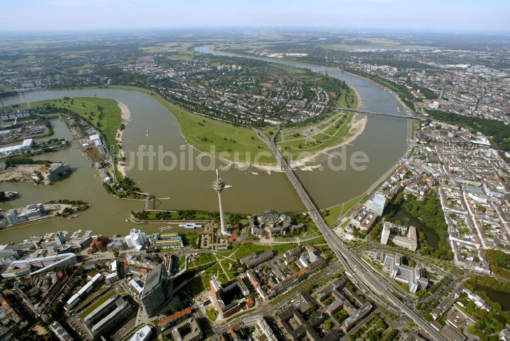 Düsseldorf aus der Vogelperspektive: Rhein Duesseldorf