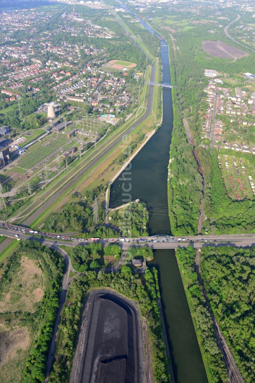 Essen von oben - Rhein-Herne-Kanal in Essen im Bundesland Nordrhein-Westfalen