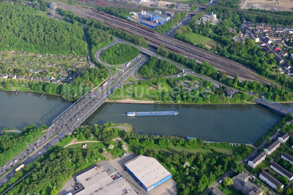 Duisburg von oben - Rhein-Herne-Kanal in Oberhausen im Bundesland Nordrhein-Westfalen