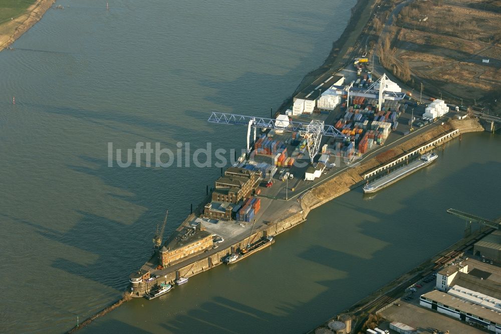 Krefeld von oben - Rhein Uerdinger Hafen in Krefeld im Bundesland Nordrhein-Westfalen