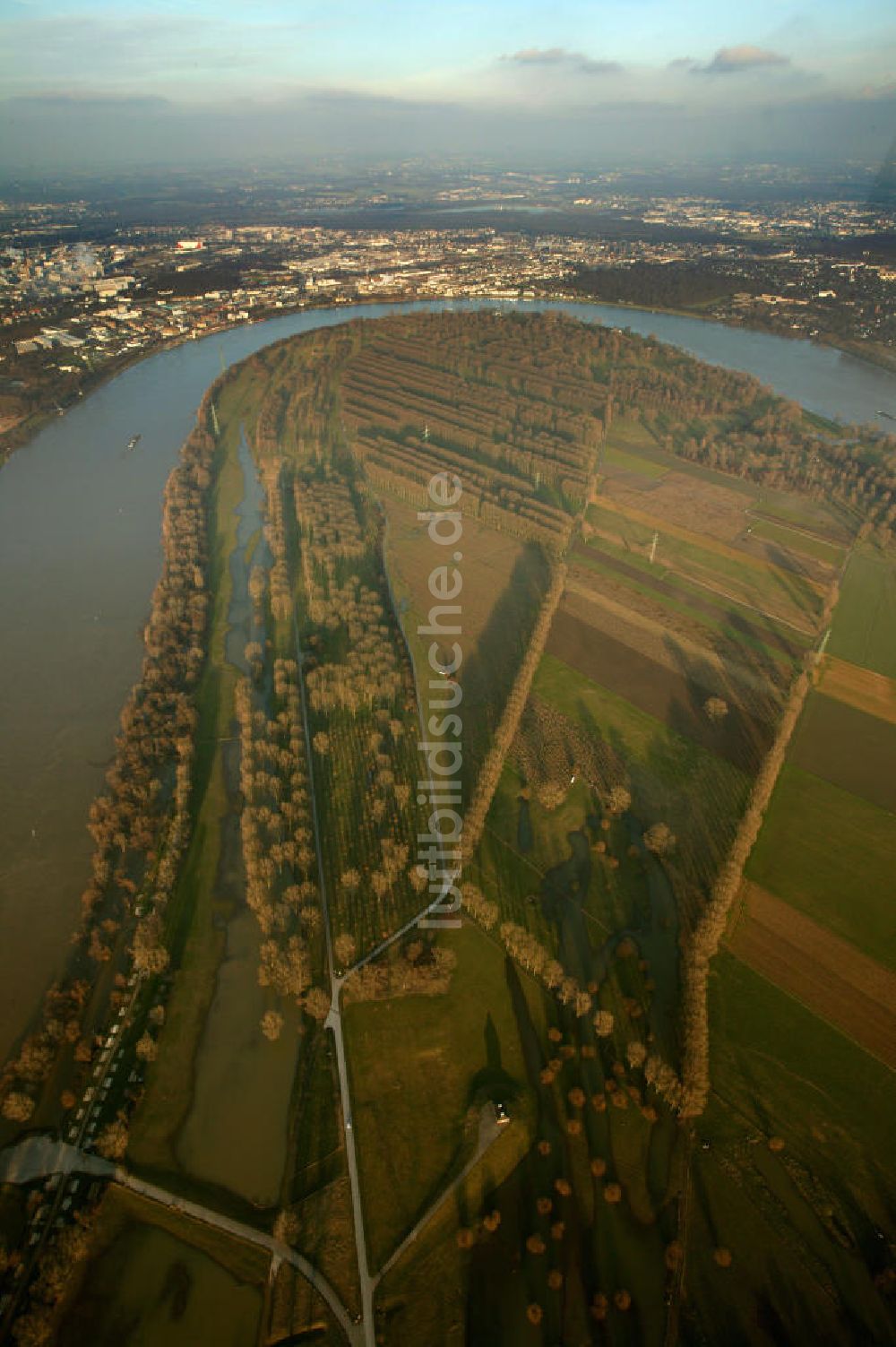 Dormagen von oben - Rheinbogen Dormagen