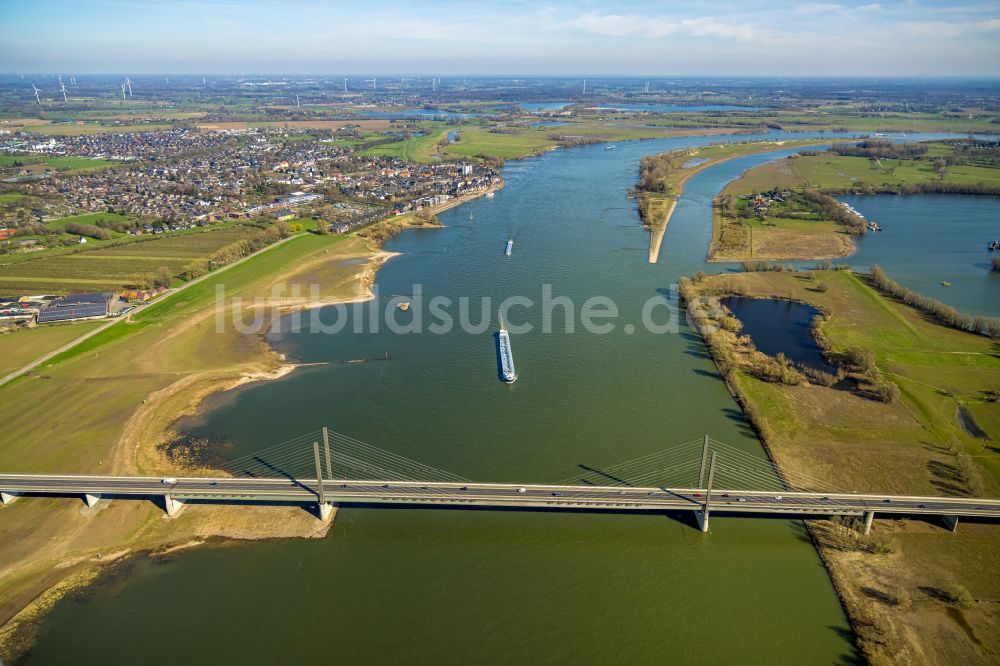 Luftbild Rees - Rheinbrücke der Bundesstraße B67 in Rees im Bundesland Nordrhein-Westfalen