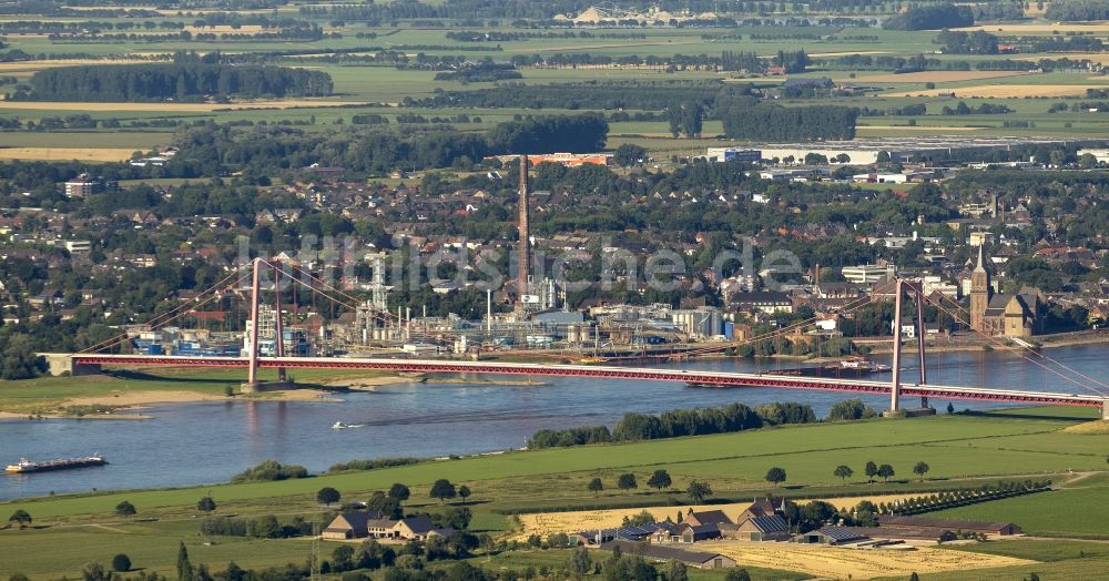 Emmerich von oben - Rheinbrücke Emmerich in Nordrhein-Westfalen