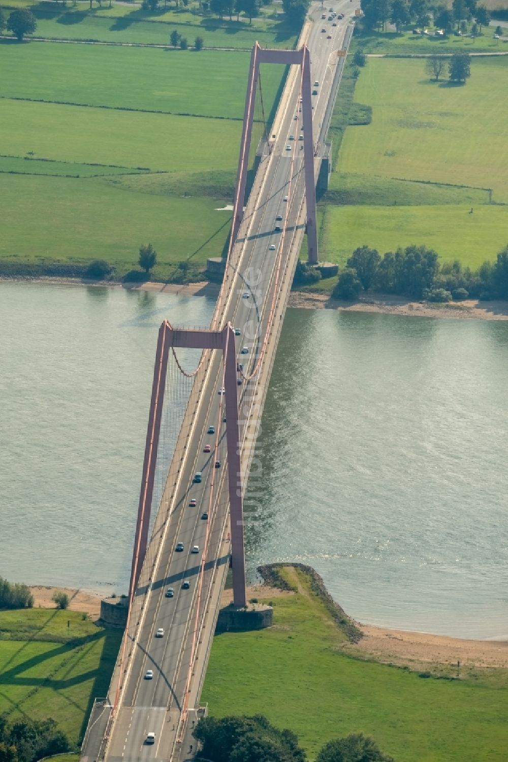 Emmerich von oben - Rheinbrücke Emmerich in Nordrhein-Westfalen