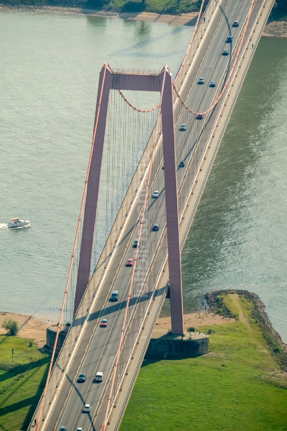 Emmerich aus der Vogelperspektive: Rheinbrücke Emmerich in Nordrhein-Westfalen