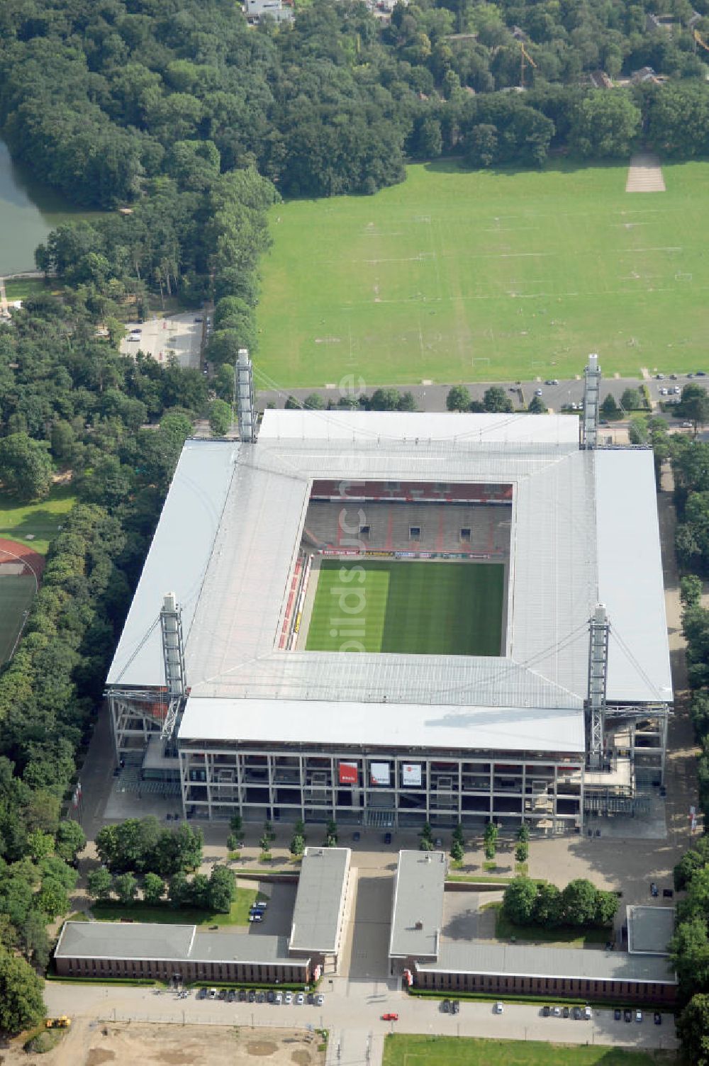 KÖLN aus der Vogelperspektive: RheinEnergieStadion in Köln