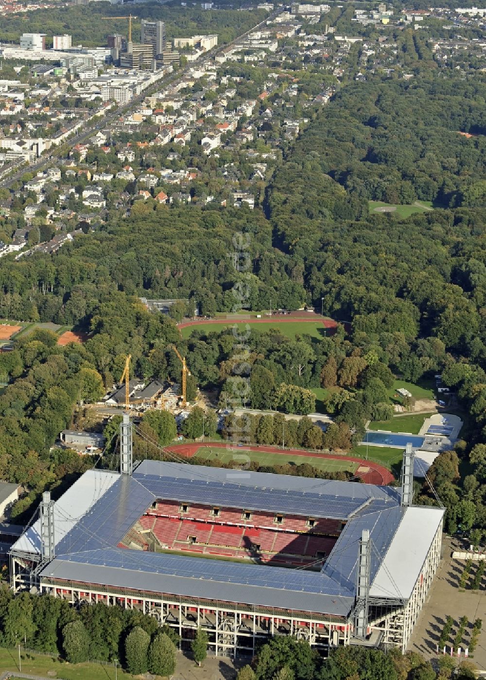 Köln aus der Vogelperspektive: RheinEnergieStadion im Stadtteil Müngersdorf in Köln im Bundesland Nordrhein-Westfalen